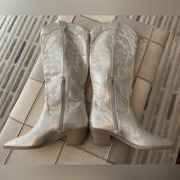 Dolce Vita Solida Leather Silver Metallic Embroidered Cowboy Western Boots Sz 7 - Picture 3 of 16